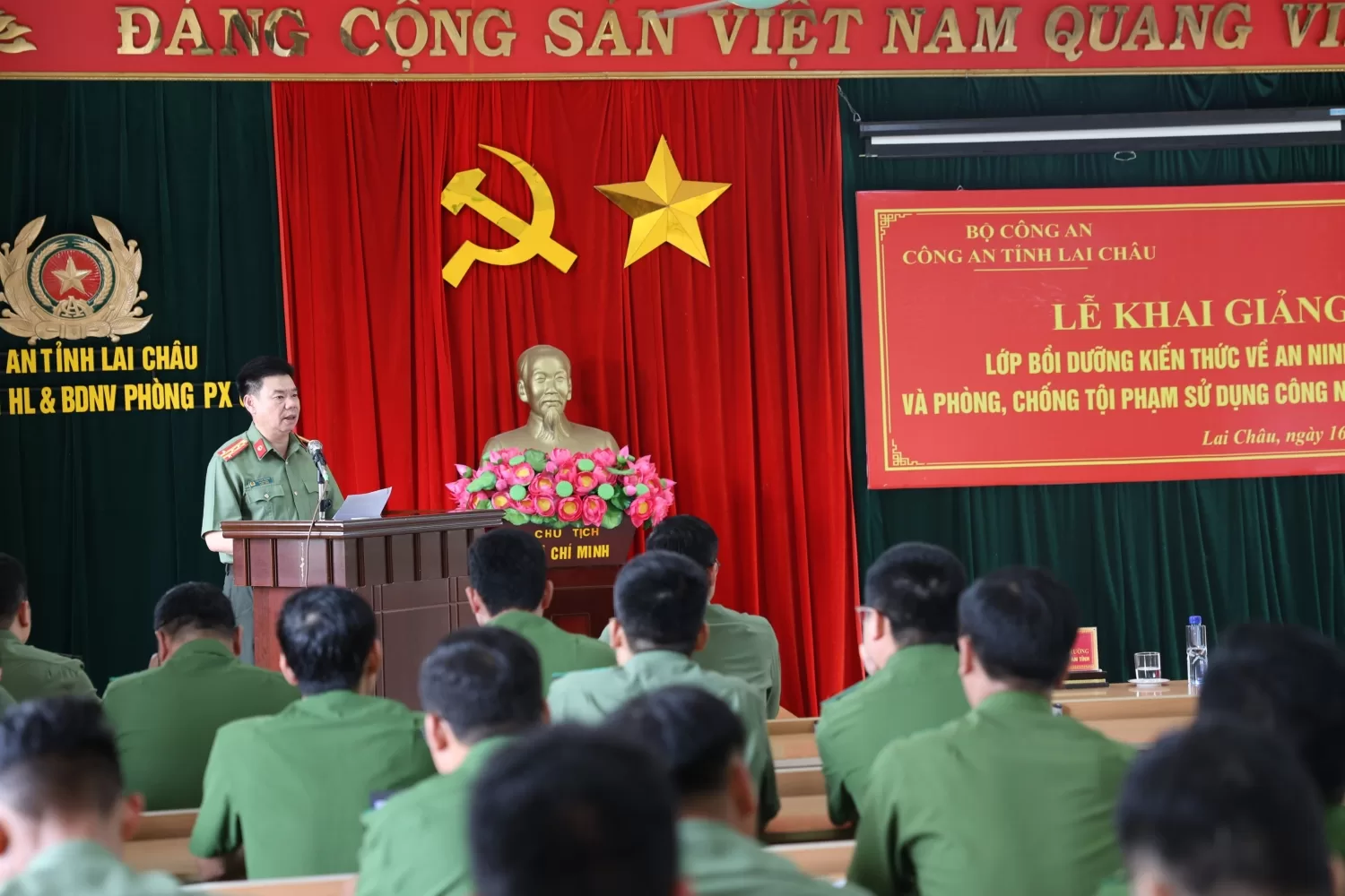 Quang cảnh buổi lễ khai giảng lớp bồi dưỡng kiến thức về an ninh mạng và phòng, chống tội phạm sử dụng công nghệ cao (lớp 2) năm 2026