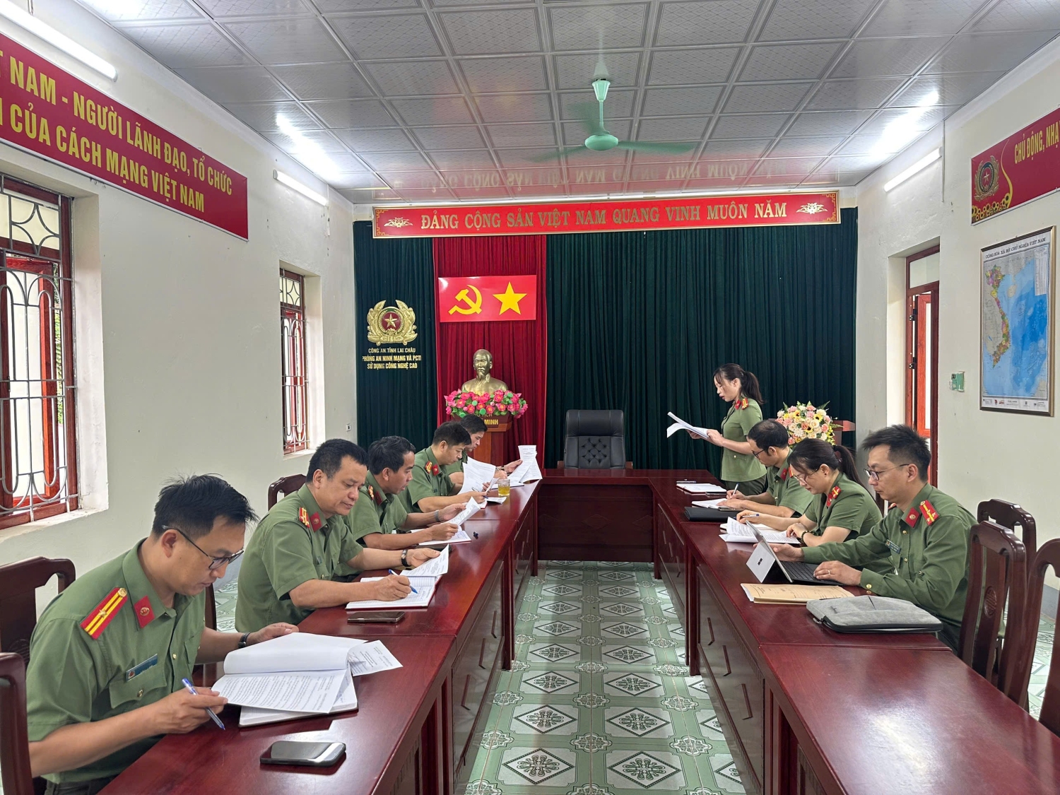 Đ/c Phó Trưởng đoàn thông qua Quyết định, Kế hoạch giám sát