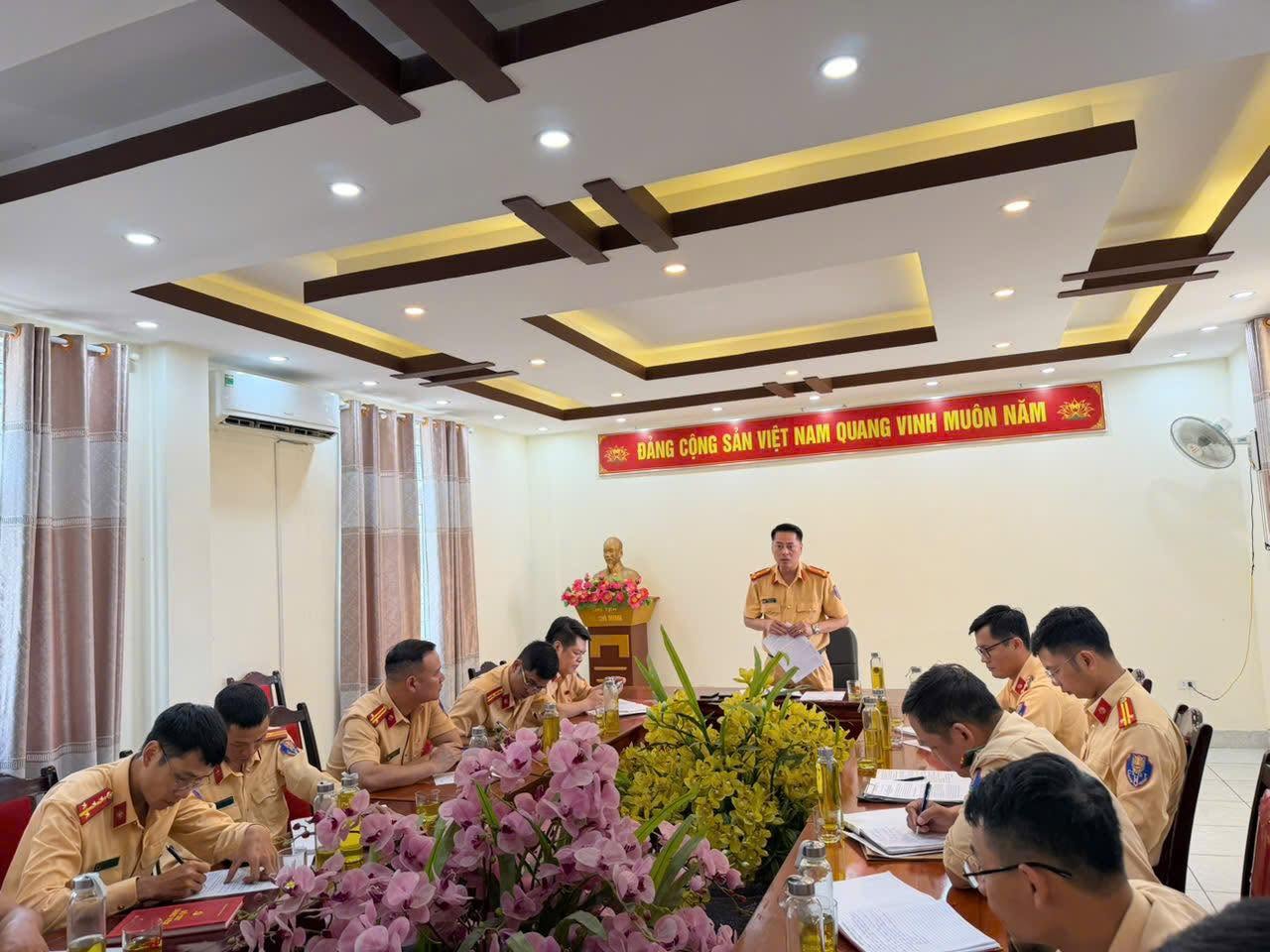 Thượng tá Trần Công Dũng - Trưởng phòng CSGT phát biểu chỉ đạo Đội CSGT đường bộ số 3