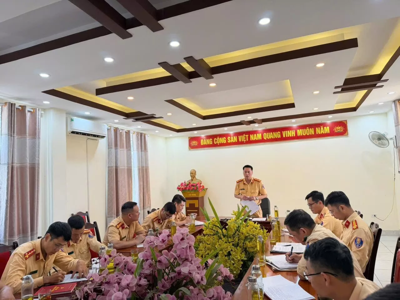 Thượng tá Trần Công Dũng - Trưởng phòng CSGT phát biểu chỉ đạo Đội CSGT đường bộ số 3