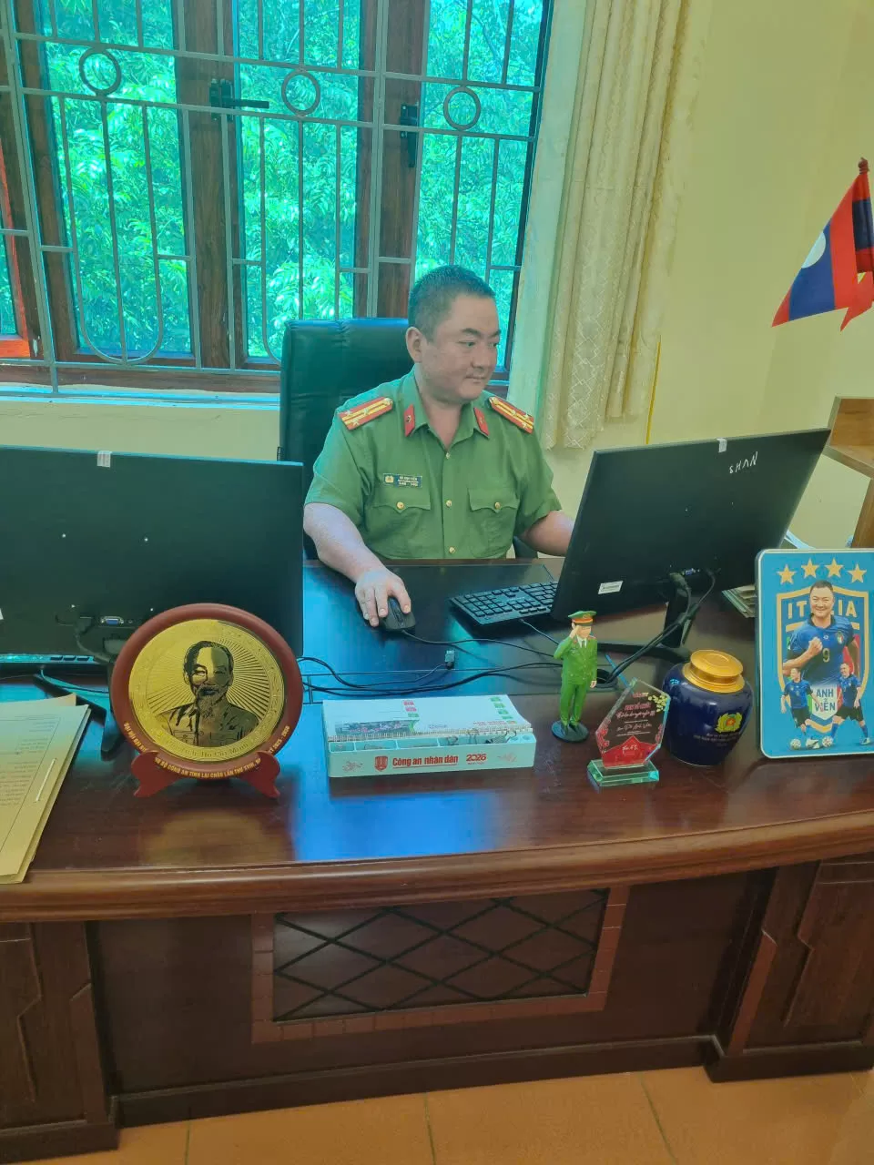 Lãnh đạo phòng Hồ sơ nghiệp vụ tập trung giải quyết các yêu cầu tra cứu trên hệ thống phần mềm