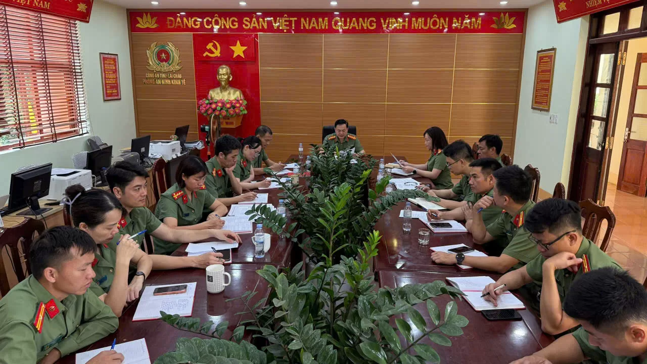 Đ/c Lò Thị Hương Thiện, Phó Chủ nhiệm UBKT Đảng ủy Công an tỉnh,  Trưởng Đoàn GS số 01 tham dự sinh hoạt thường kỳ tại chi bộ trực thuộc