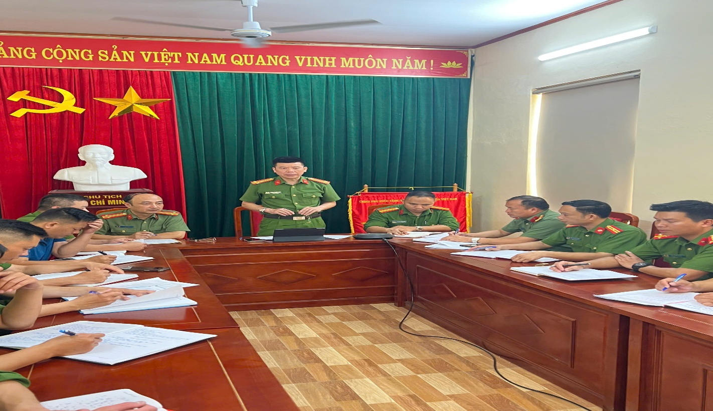 Quang cảnh buổi giao ban