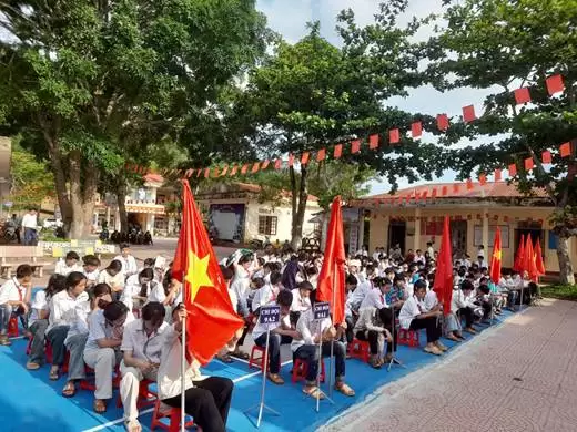 Công an xã Nậm Tăm tuyên truyền phòng, chống uối nước trẻ em tại trường THCS Nậm Cha