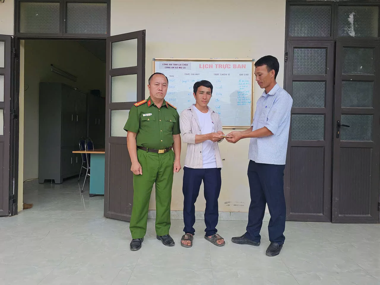 Nhặt được của rơi, trả lại người đánh mất