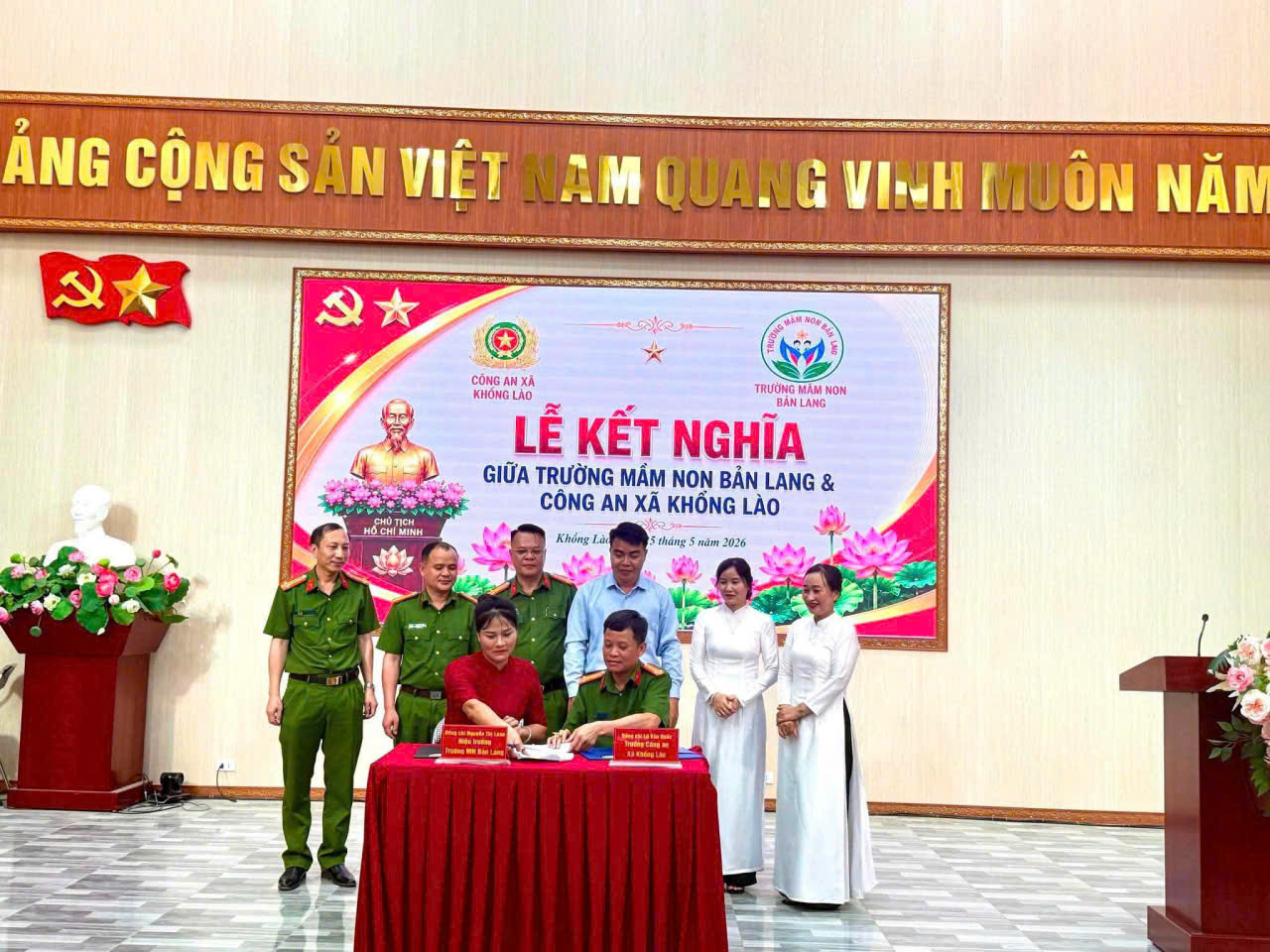 Đại diện Lãnh đạo hai đơn vị ký kết bản Giao ước