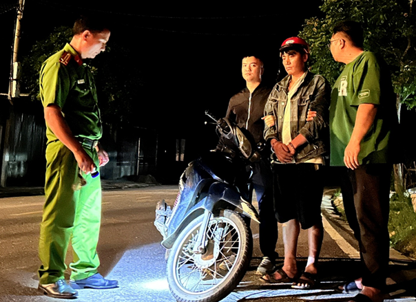 Sìn Hồ: Bắt quả tang 01 đối tượng Tàng trữ trái phép chất ma túy đêm ngày 16/6/2026