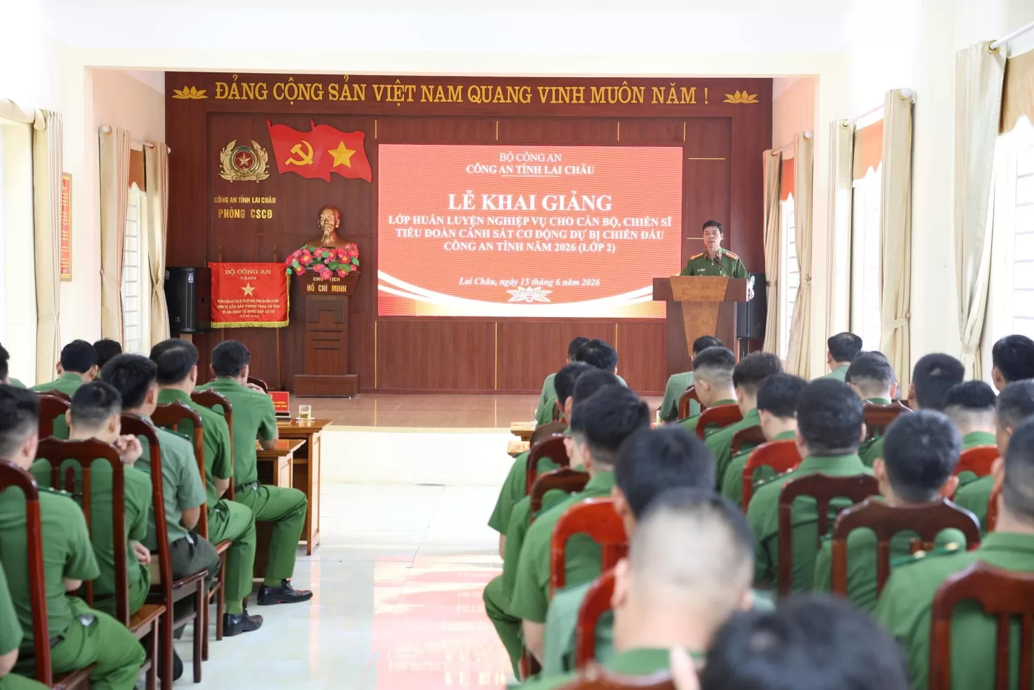 Đại tá Lê Anh Hưng - Phó Giám đốc Công an tỉnh phát biểu chỉ đạo tại buổi lễ
