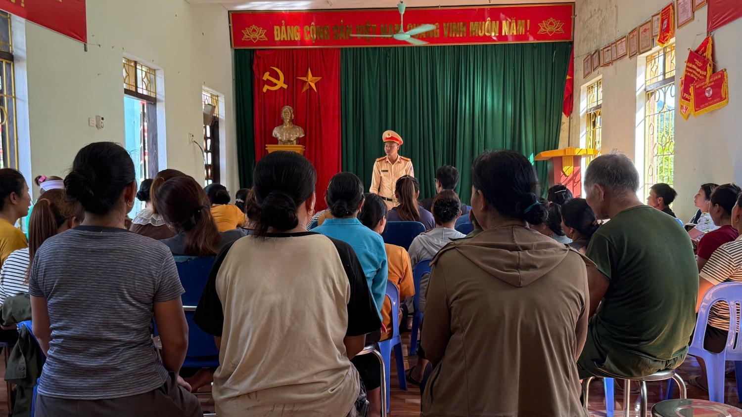 Hơn 300 hộ dân bản Pa Tần 2 được tuyên truyền pháp luật về trật tự, an toàn giao thông