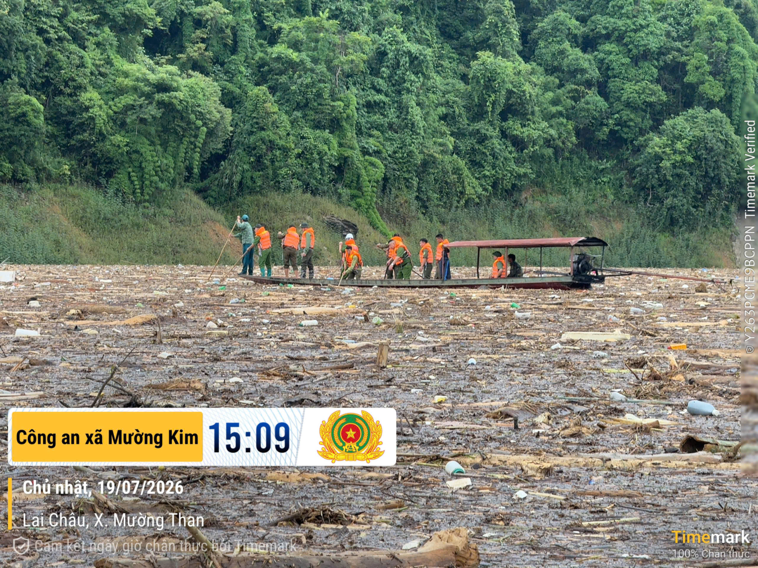 Công an xã Mường Kim tăng cường lực lượng hỗ trợ, phối hợp tìm kiếm cứu nạn tại xã Mường Than