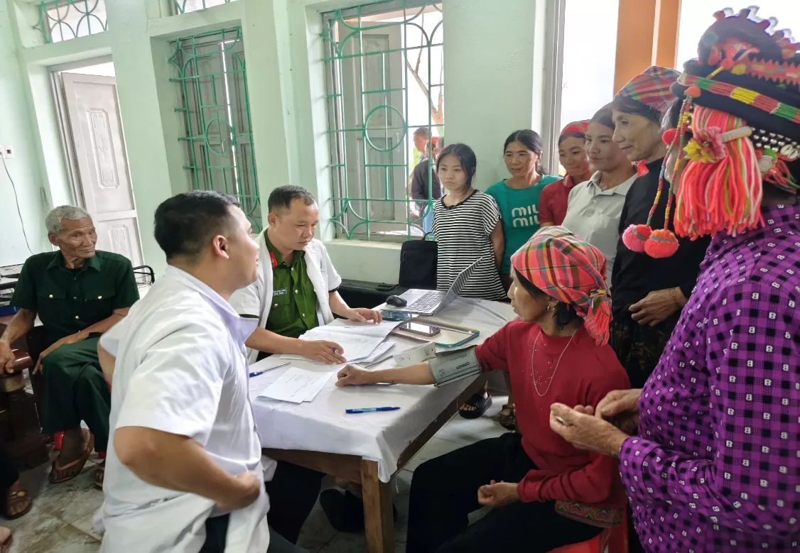 Công an xã Pa Ủ phối hợp với Trạm y tế xã Pa Ủ, Bệnh viện Đa khoa Mường Tè tổ chức khám bệnh miễn phí cho nhân dân trên địa bàn xã Pa Ủ