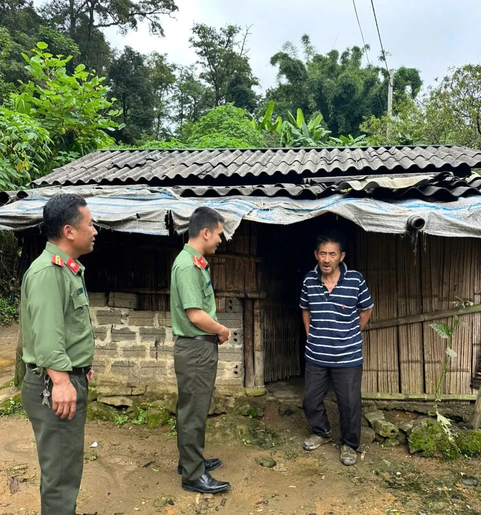 Cán bộ Tổ An ninh Công an xã Dào San tích cực xuống cơ sở vận động người nghiện tham gia điều trị Methadone, chung tay xây dựng xã không ma túy năm 2026.