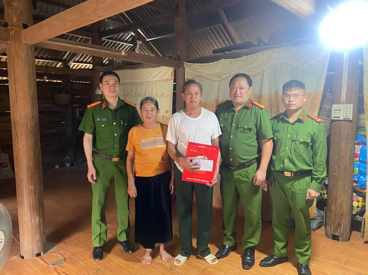 C:\Users\bumnu\OneDrive\Desktop\Lý Long\Viết tin bài\Tin bài tháng 23.7\1784800284487_2275211038855602616_6007907933072137803_bddfec684ae5e9efcf9610f3f2e3e84c.jpg