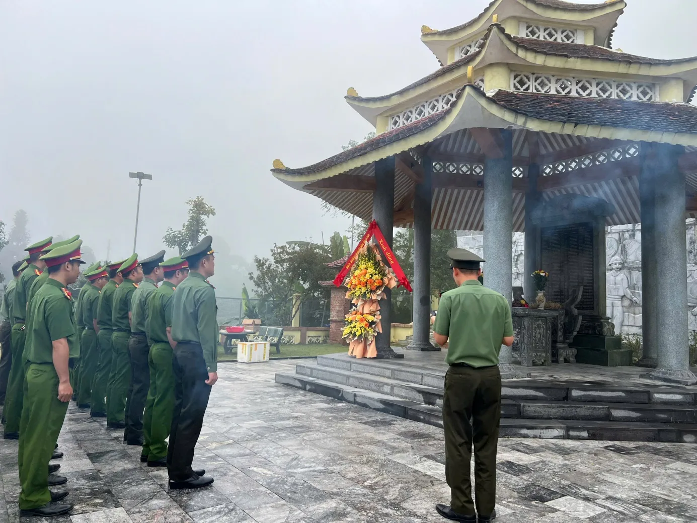 Công an xã Dào San dâng hương tưởng niệm các Anh hùng liệt sĩ nhân kỷ niệm 79 năm Ngày Thương binh - Liệt sĩ (27/7/1947 - 27/7/2026).