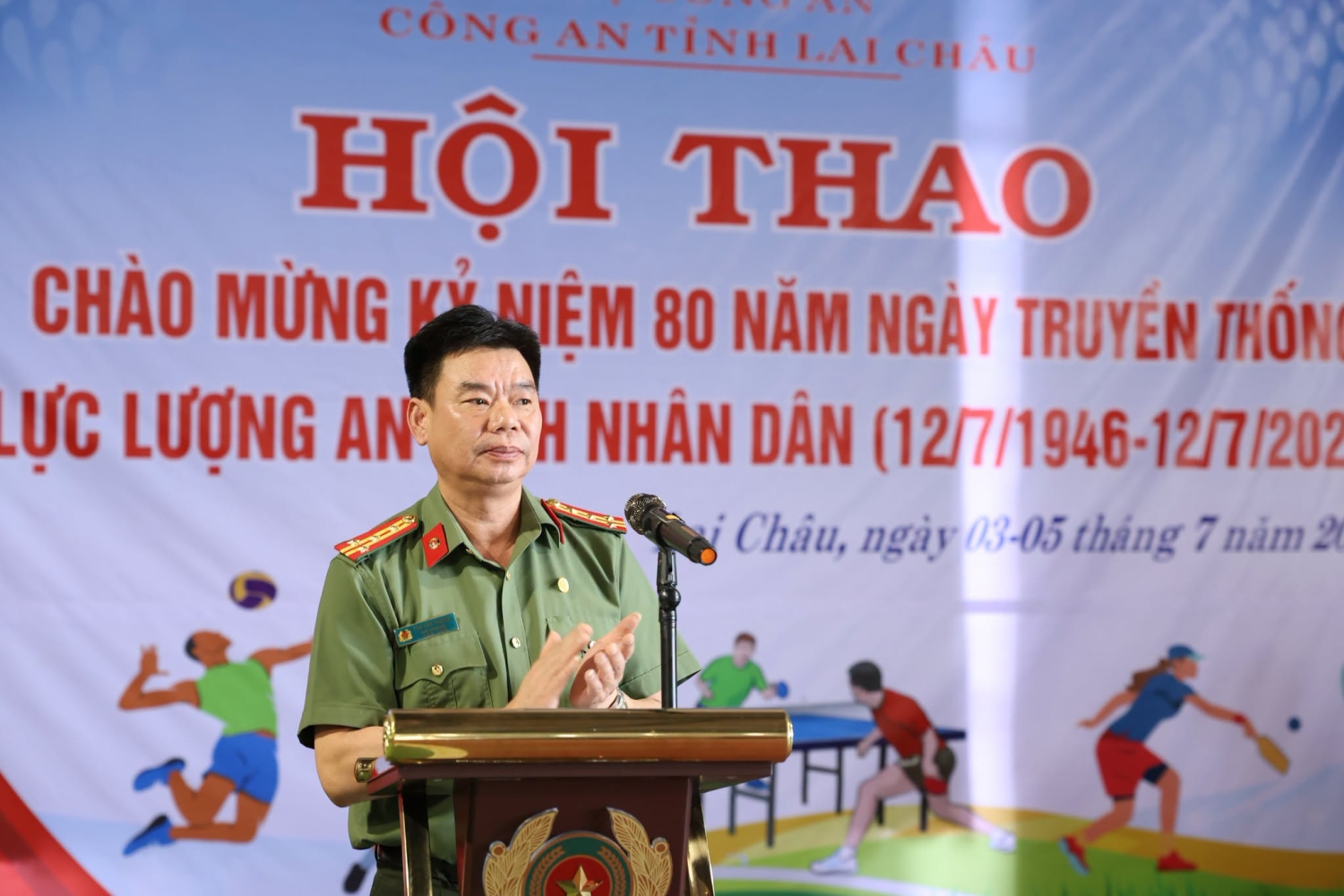Đại tá Tao Văn Trường – Phó Giám đốc Công an tỉnh phát biểu tại lễ khai mạc hội thao