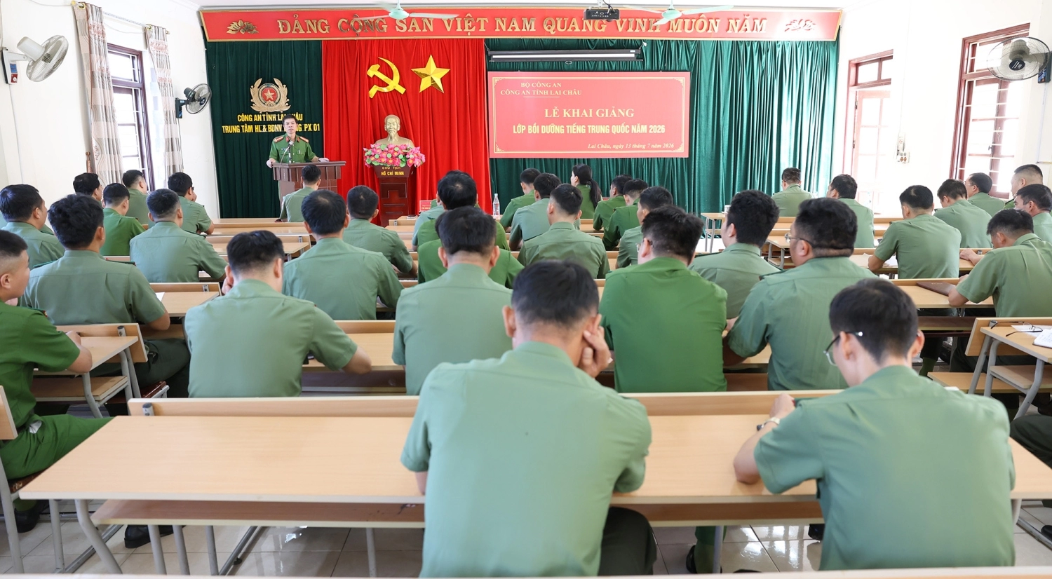 50 học viên tham gia bồi dưỡng tiếng Trung Quốc