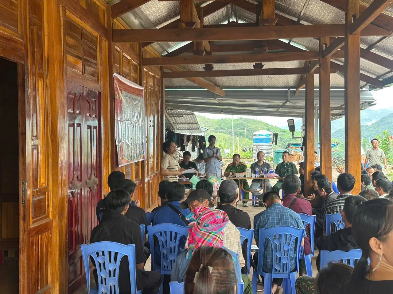 Công an xã Mù Cả tăng cường công tác tuyên truyền, vận động các hộ gia đình nằm trong diện bị thu hồi đất để xây dựng trụ sở Công an xã