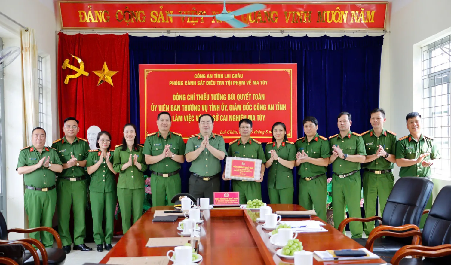 Thiếu tướng Bùi Quyết Toán kiểm tra công tác tại Cơ sở cai nghiện ma túy