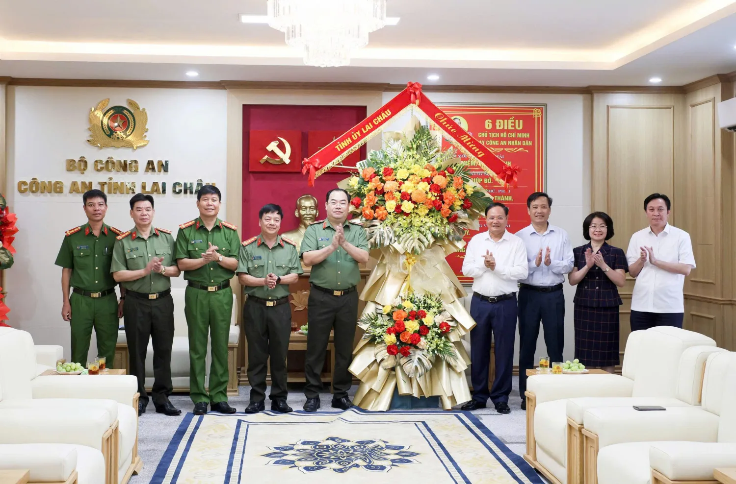 Lãnh đạo tỉnh chúc mừng Công an tỉnh nhân Ngày truyền thống lực lượng Công an nhân dân