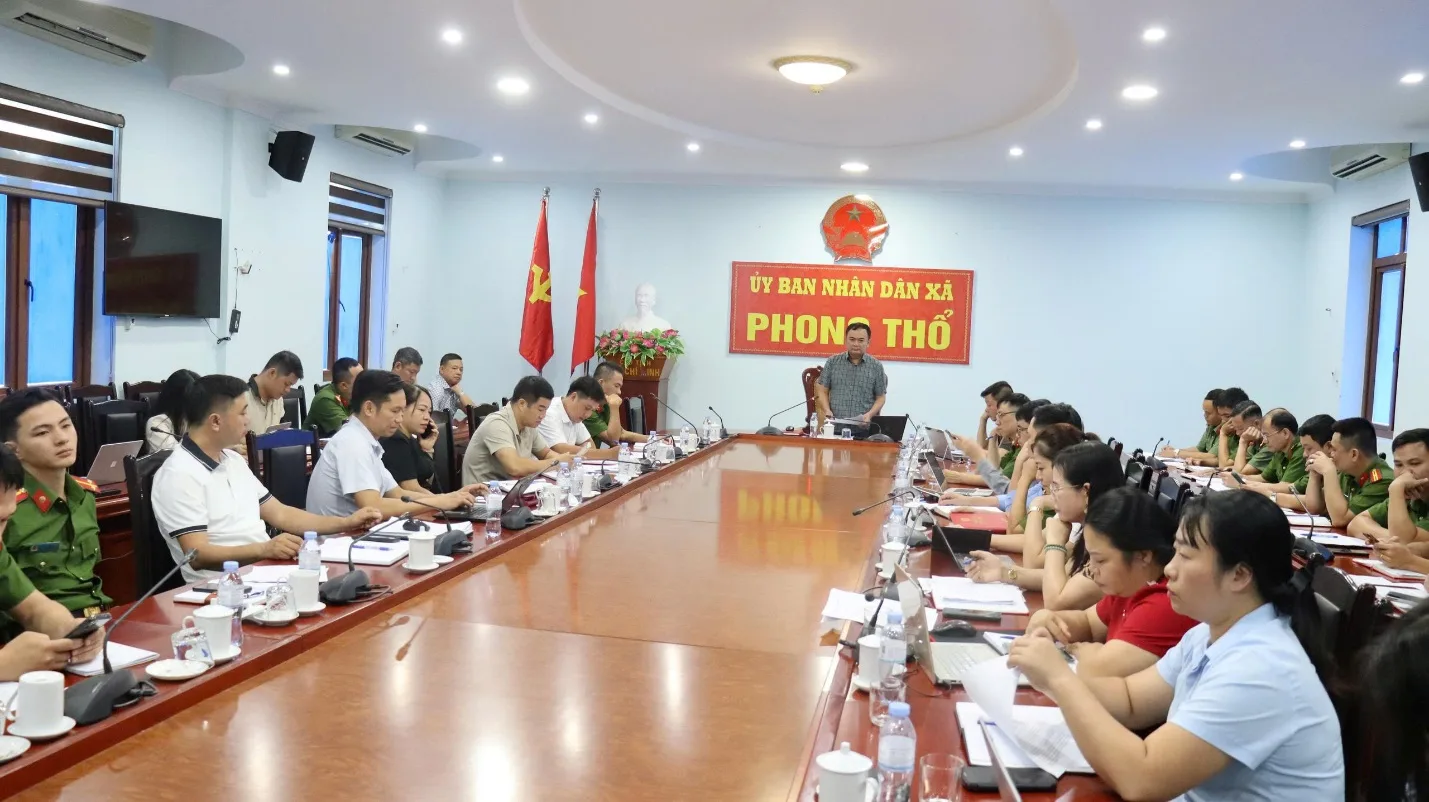 Công an xã Phong Thổ tăng tốc thực hiện đợt cao điểm phát triển công dân số
