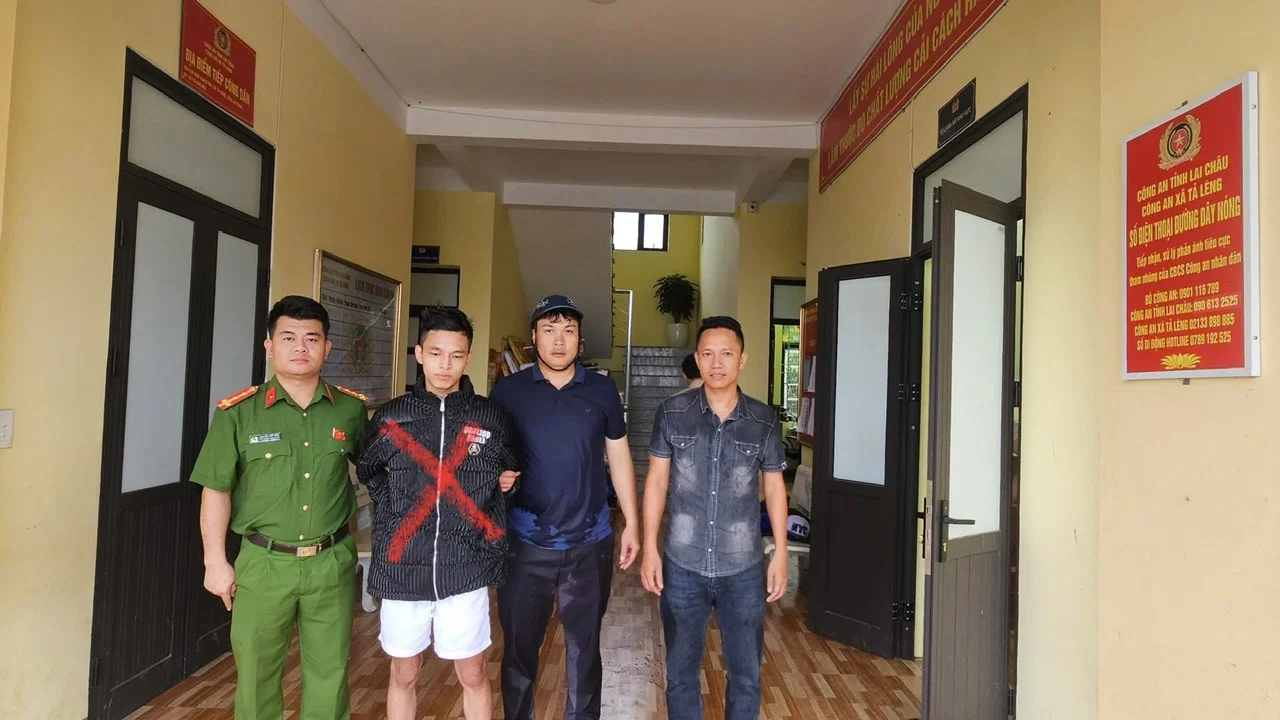 Công an xã Tả Lèng bắt đối tượng truy nã sau thời gian lẩn trốn.