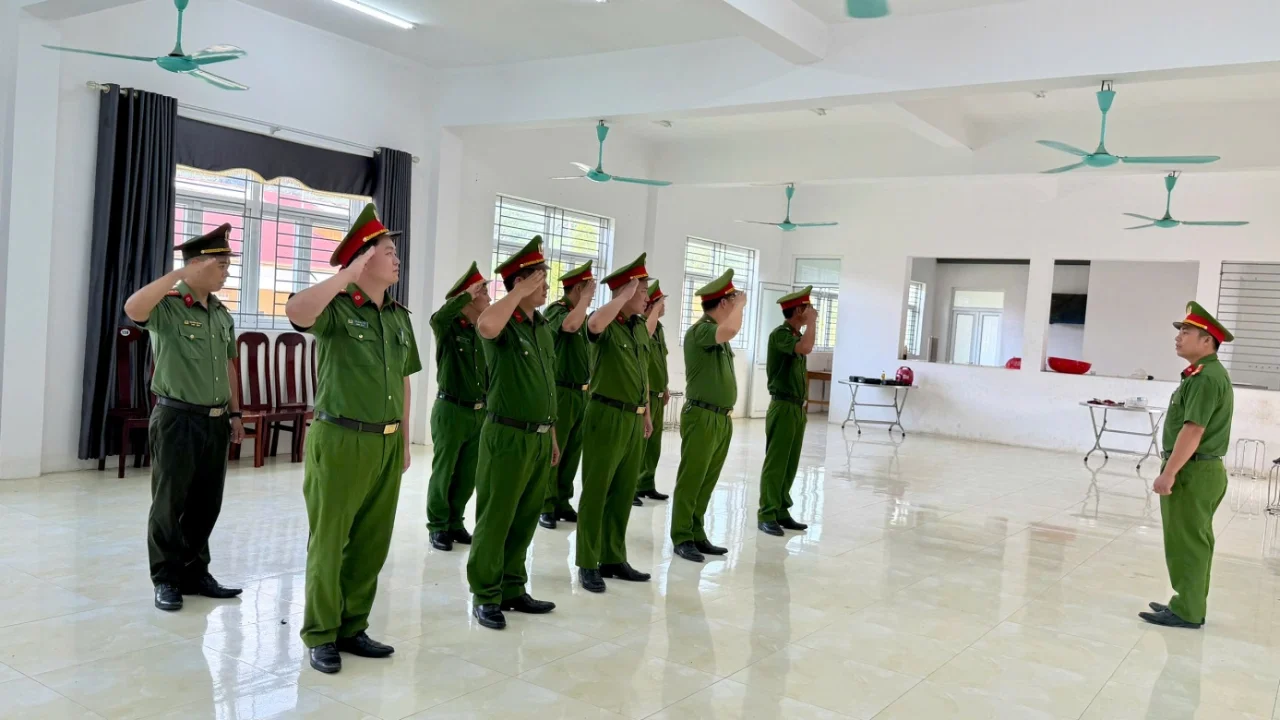 Công an xã Nậm Hàng tổ chức tập huấn Điều lệnh, Quân sự, Võ thuật – nâng cao bản lĩnh, sức khỏe và tinh thần