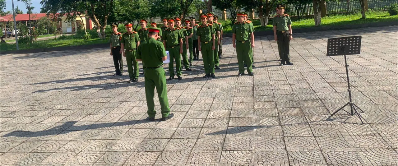 Ảnh: CBCS Công an xã Tân Uyên tham gia chào cờ đầu tháng 8/2026