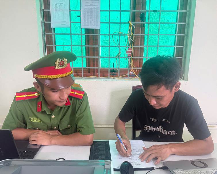 Công an xã Nậm Tăm quản lý, giáo dục, hỗ trợ người sau cai nghiện ma túy tái hòa nhập cộng đồng