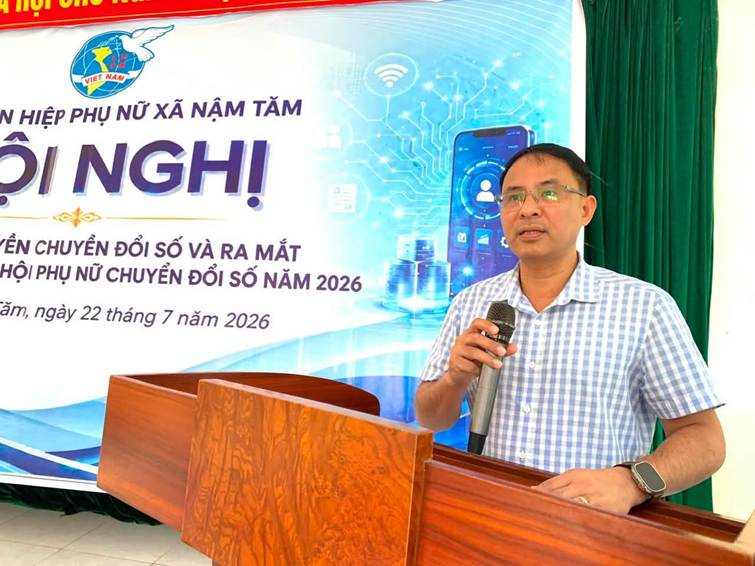 Đồng chí Phạm Văn Phôi – Phó bí thư Thường trực Đảng ủy xã phát biểu tại Hội nghị