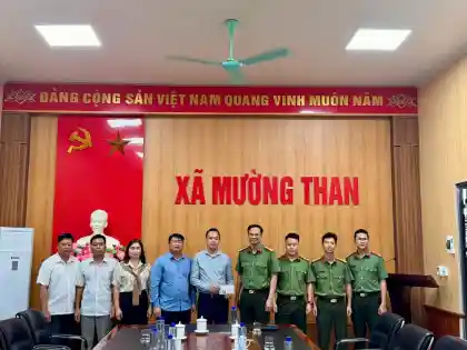 Thanh tra Công an tỉnh Lai Châu trao số tiền ủng hộ UBMTTQVN xã Mường Than, Tỉnh Lai Châu