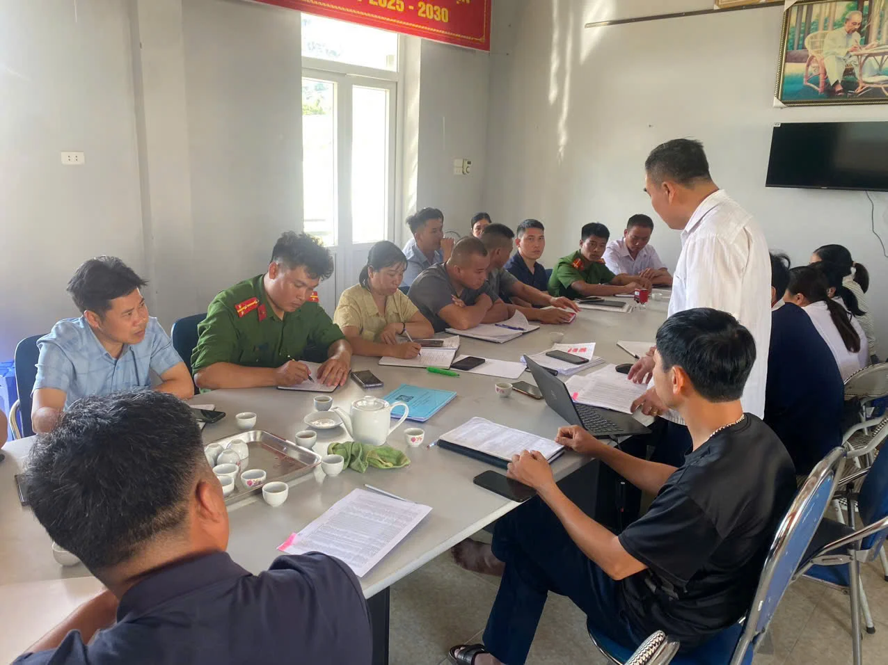 Toàn cảnh hội nghị triển khai, giao nhiệm vụ và thống nhất phương