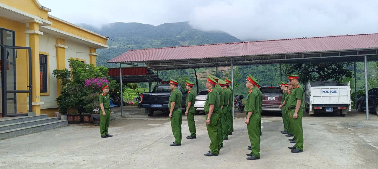 Đ/c Thiếu tá Nguyễn Thanh Sơn - Trưởng Công an xã quán triệt CBCS