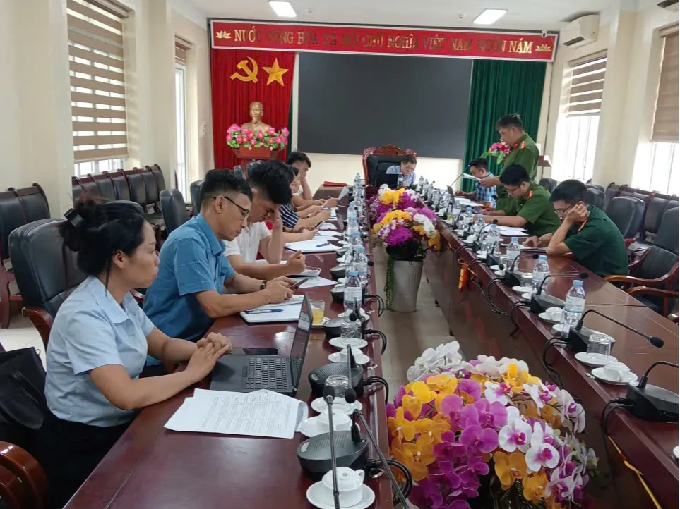 Các ý kiến đều thống nhất tăng cường công tác tuyên truyền về ý nghĩa của Ngày hội, đẩy mạnh vận động Nhân dân tích cực tham gia phong trào toàn dân bảo vệ an ninh Tổ quốc, xây dựng các mô hình tự quản về an ninh, trật tự, phát huy hiệu quả phong trào tố