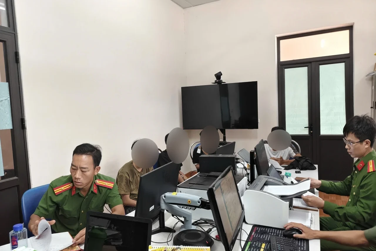 Công an xã Nậm Cuổi chủ động gọi hỏi, răn đe thanh niên có biểu hiện tụ tập gây mất ANTT trước nghỉ lễ Quốc Khánh 2/9