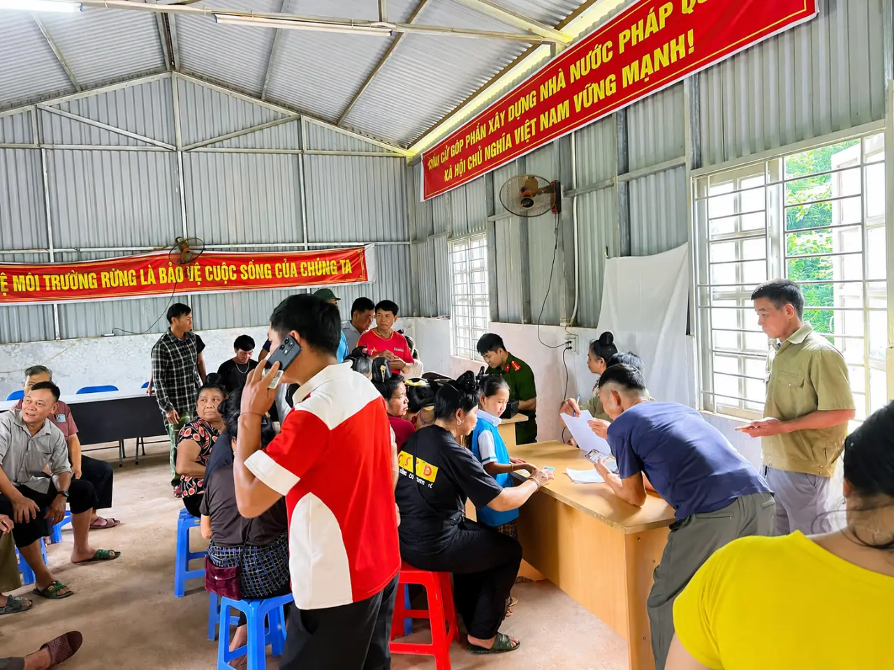 Đẩy mạnh tuyên truyền, hướng dẫn người dân kích hoạt và sử dụng tài khoản định danh điện tử VNeID mức độ 2