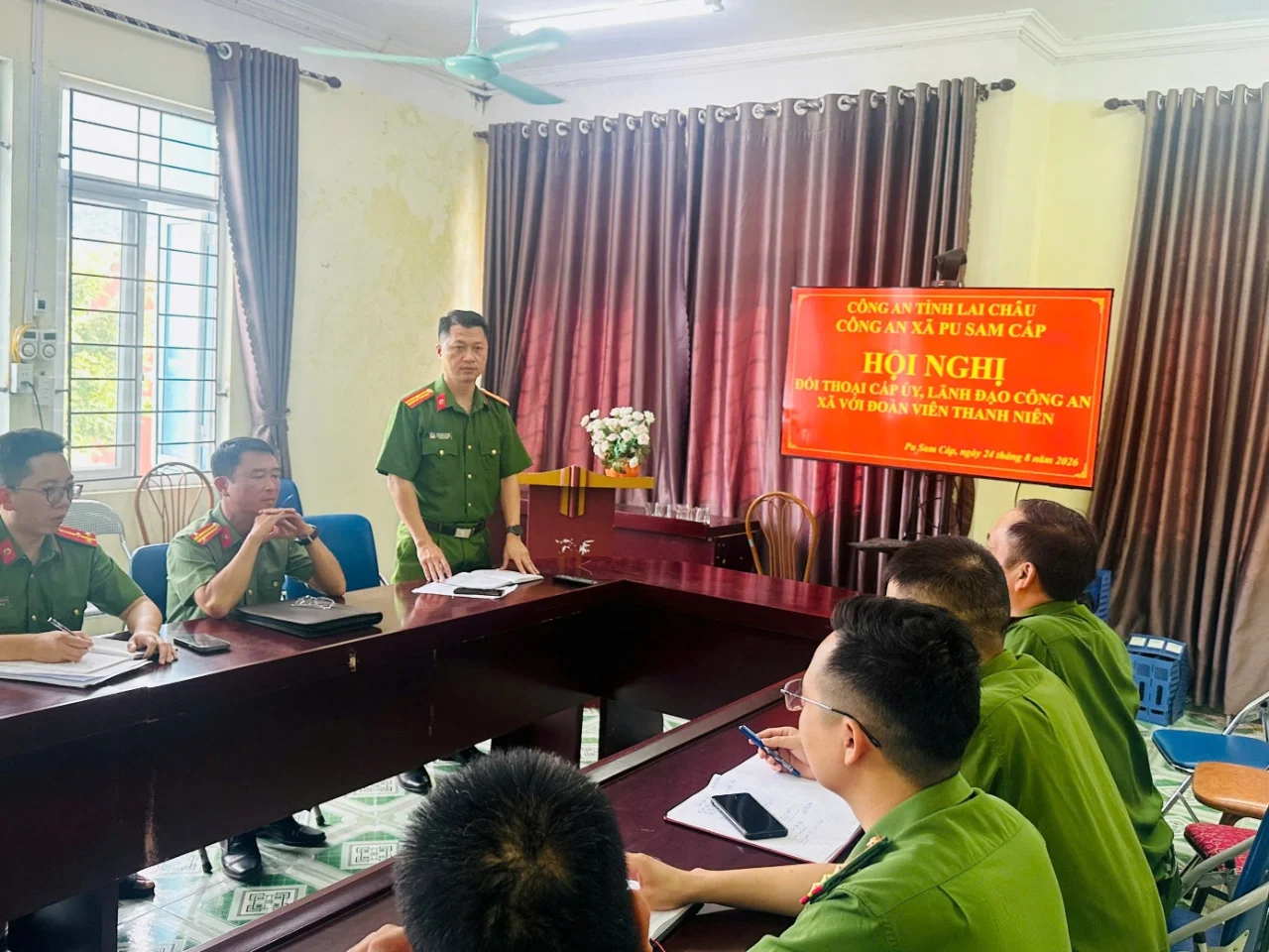 Ảnh: Lãnh đạo Công an xã phát biểu chỉ đạo Hội nghị