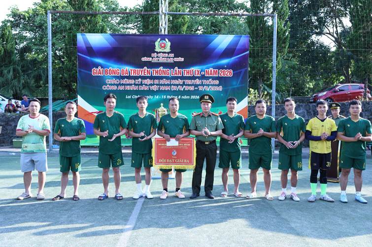 Đội bóng Cụm thi đua số 4 đã xuất sắc đạt giải ba