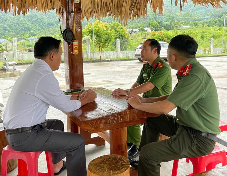 Công an xã Nậm Tăm gặp gỡ tiếp xúc, tuyên truyền vận động các Trưởng điểm nhóm tôn giáo trên địa bàn