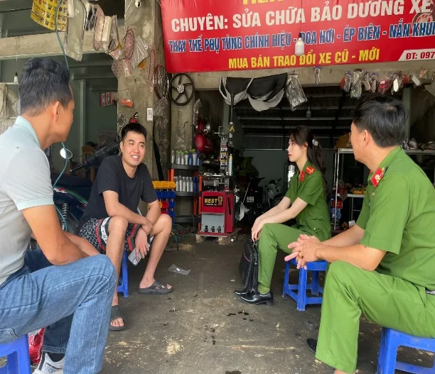 Sau khi được tuyên truyền, chủ của cả 06 cơ sở đã tự nguyện ký bản cam kết. Nội dung cam kết tập trung vào việc không tham gia độ chế xe trái phép, không tiêu thụ tài sản do người khác phạm tội mà có, và chủ động nâng cao cảnh giác phòng chống tội phạm.