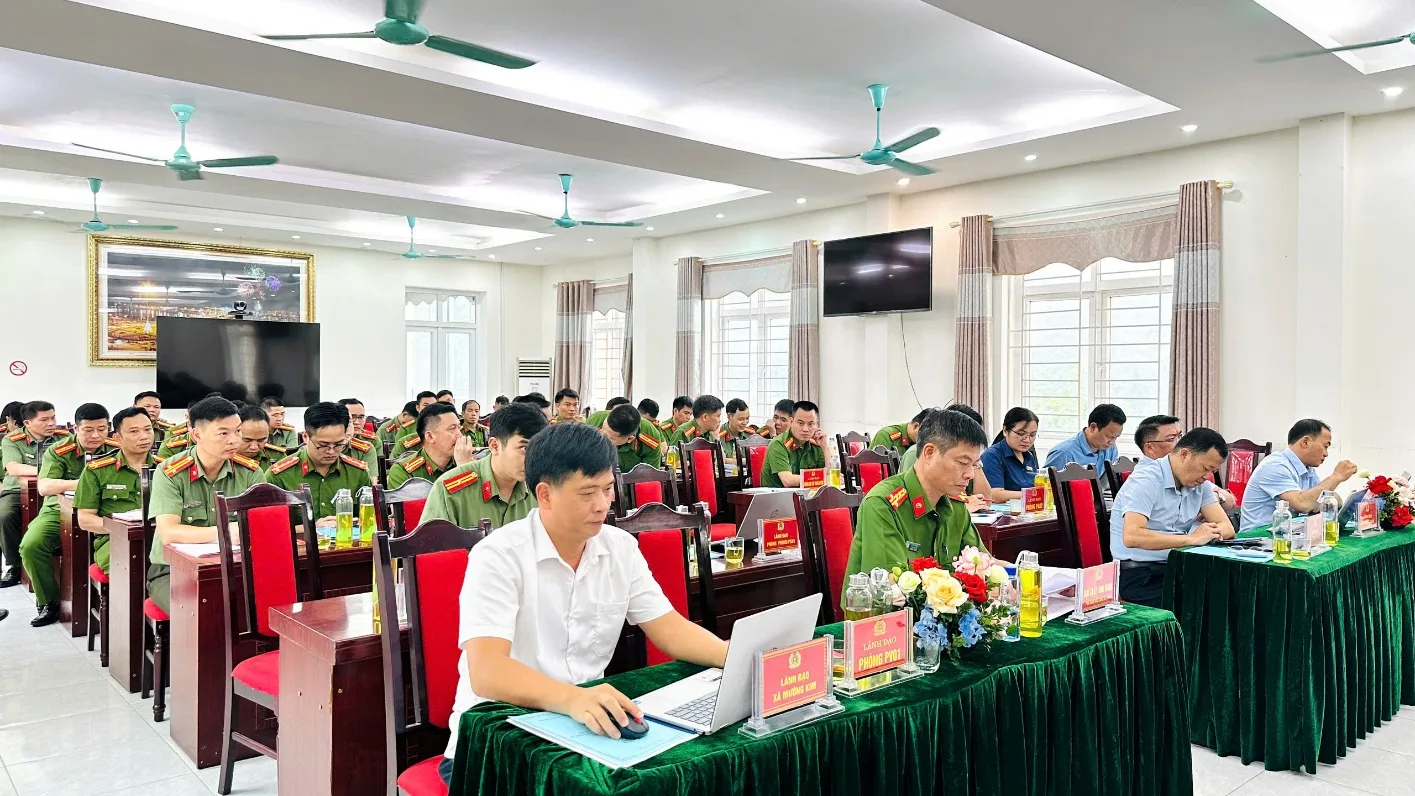 Quanh cảnh Hội nghị sơ kết công tác 06 tháng đầu năm 2026 của Công an 04 xã