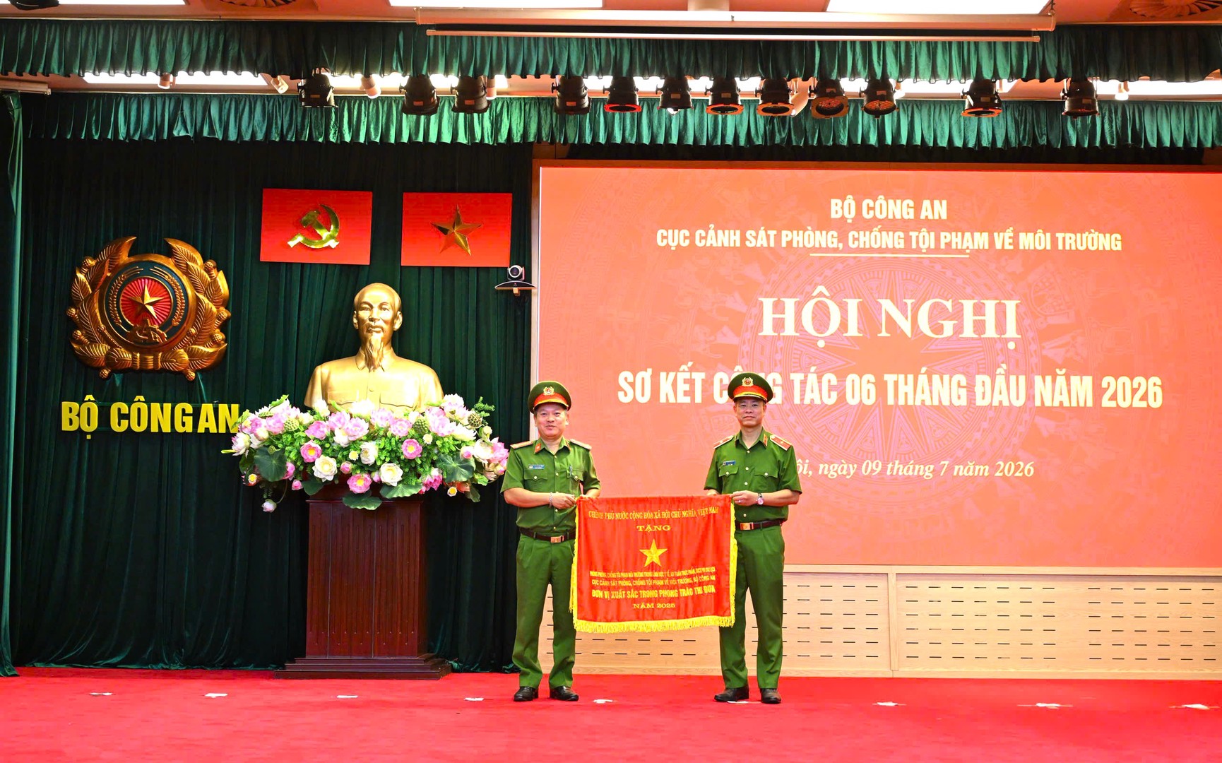 Tăng cường nắm tình hình, chủ động phát hiện, đấu tranh, xử lý các hành vi vi phạm về môi trường, tài nguyên, an toàn thực phẩm