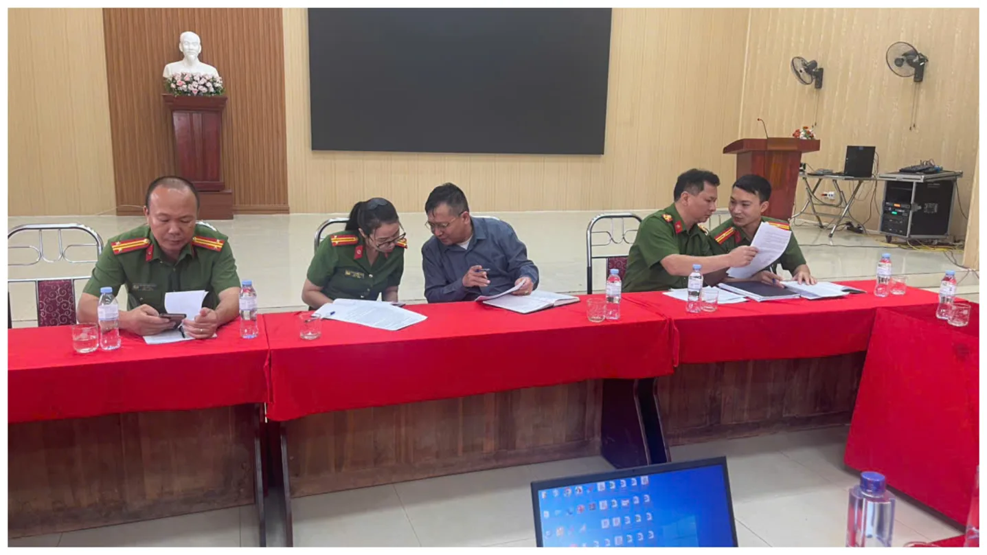 Quang cảnh buổi làm việc