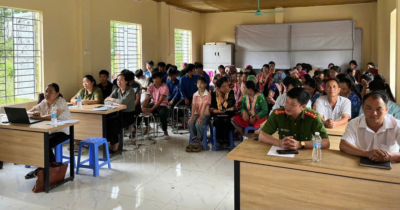z7958345151650_7587ab1895c84be2171611d1f8302896.jpg (Ảnh 1: Quang cảnh Lễ ra mắt mô hình “Chi hội không có hội viên có con tảo hôn – Thanh niên nói không với tảo hôn”)