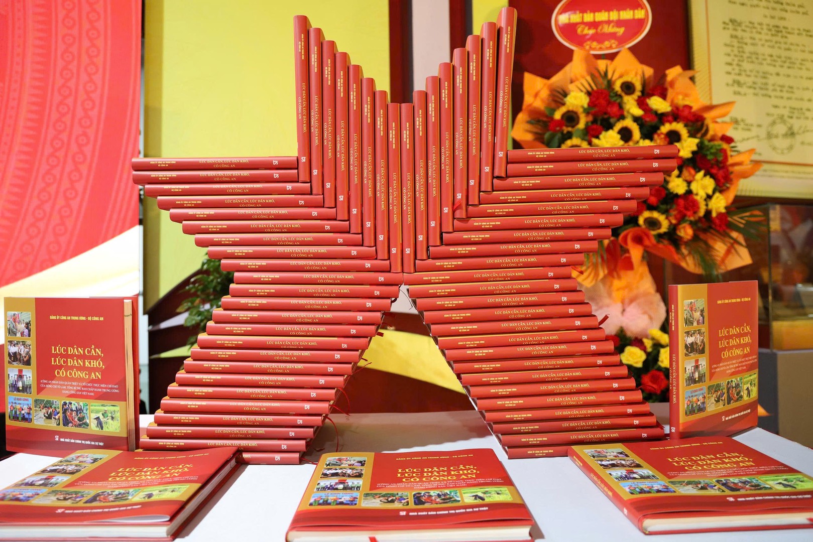 Giới thiệu 02 ấn phẩm đặc biệt trong Triển lãm thành tựu kinh tế - xã hội kỷ niệm 80 năm Quốc khánh 2/9
