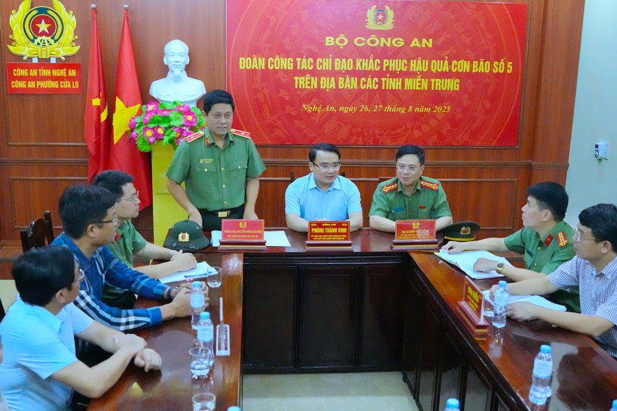 Đoàn công tác Bộ Công an kiểm tra công tác khắc phục hậu quả cơn bão số 5 trên địa bàn tỉnh Nghệ An