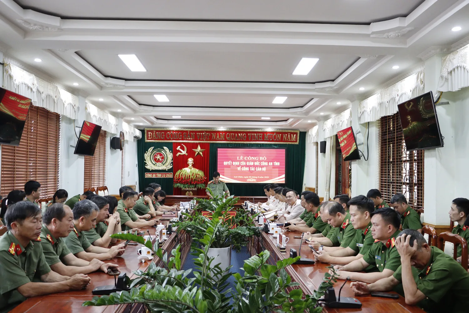 Công bố quyết định của Giám đốc Công an tỉnh về công tác cán bộ