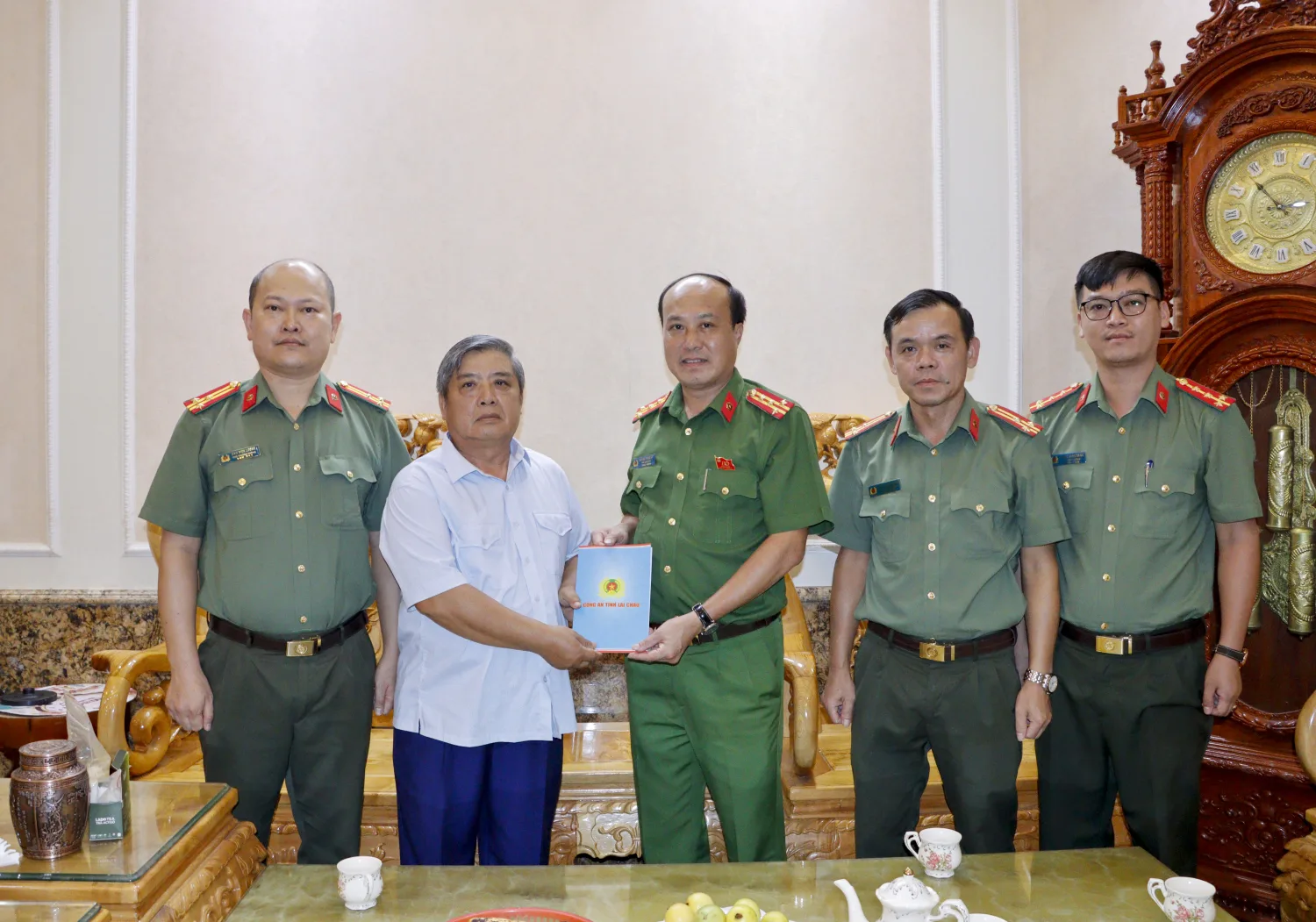 Thăm hỏi, động viên các đồng chí nguyên lãnh đạo Công an tỉnh
