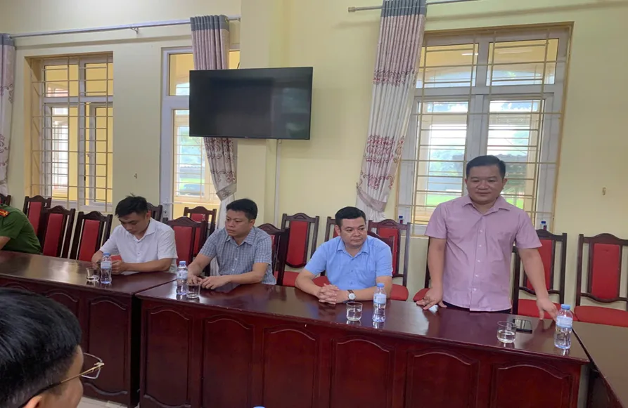 Lãnh đạo Thường Trực Đảng ủy xã Tân Uyên thăm, làm việc và chúc mừng Công an xã nhân dịp kỷ niệm Ngày truyền thống Công an nhân dân 19/8