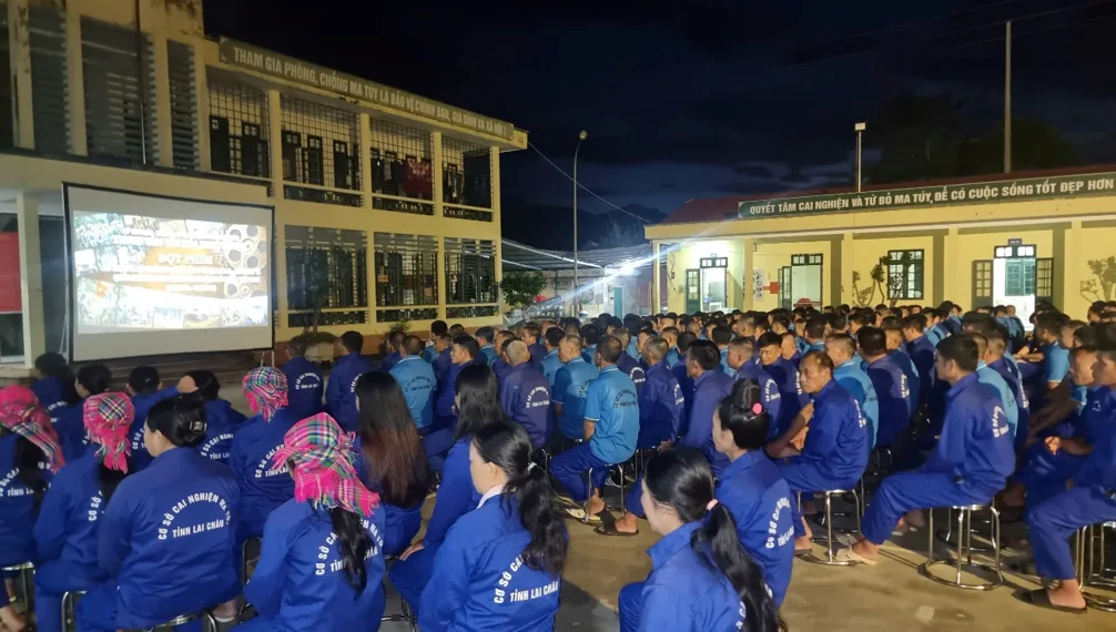 Cơ sở cai nghiện ma túy phối hợp với Trung tâm Văn hóa Nghệ thuật tỉnh chiếu phim tuyên truyền nhân kỷ niệm 81 năm Cách mạng tháng Tám và Quốc khánh 02/9