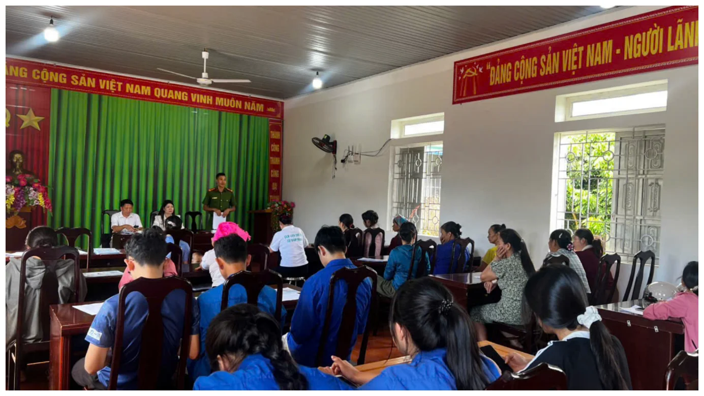 Công an xã Bình Lư tuyên truyền phòng chống ma tuý tại bản Mường Cấu